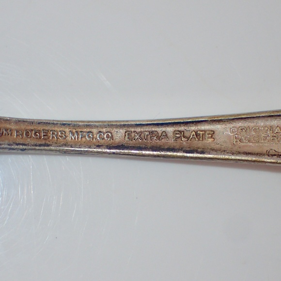 Antique Fork & 3 Spoons Wm.Rogers MFG Co Extra Silver Plate Inspiration Magnolia - Picture 9 of 10